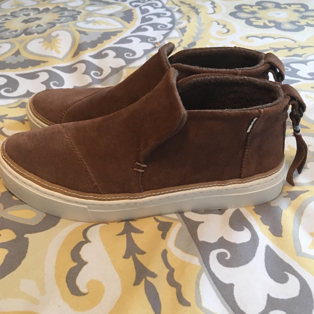 Toms Paxton suede slip on sneakers - 7.5 women’s